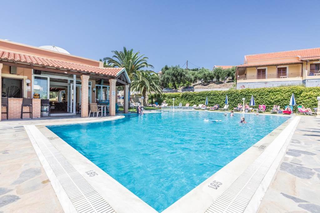 Kapetanios Apartments Agios Stefanos Avliotes  Bagian luar foto