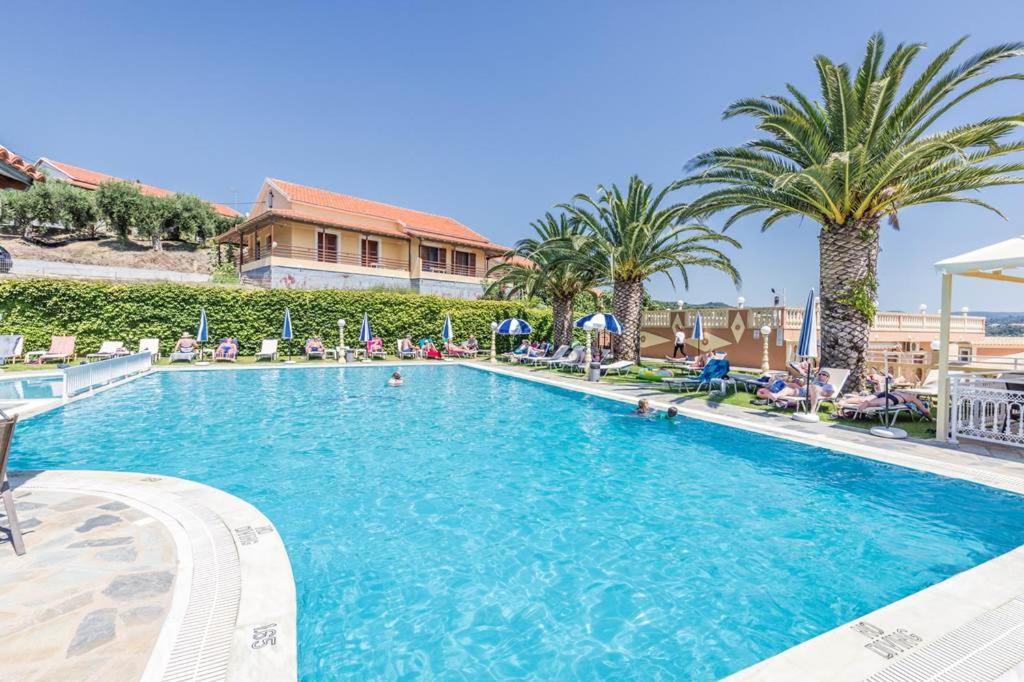 Kapetanios Apartments Agios Stefanos Avliotes  Bagian luar foto