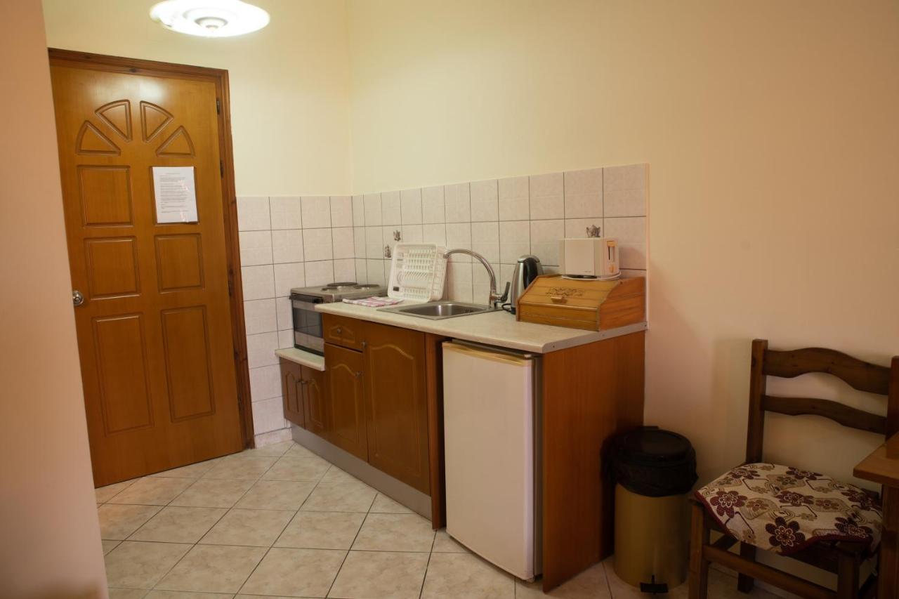 Kapetanios Apartments Agios Stefanos Avliotes  Bagian luar foto