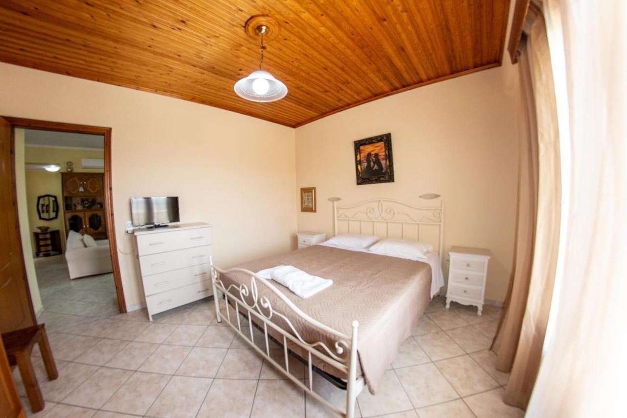 Kapetanios Apartments Agios Stefanos Avliotes  Bagian luar foto